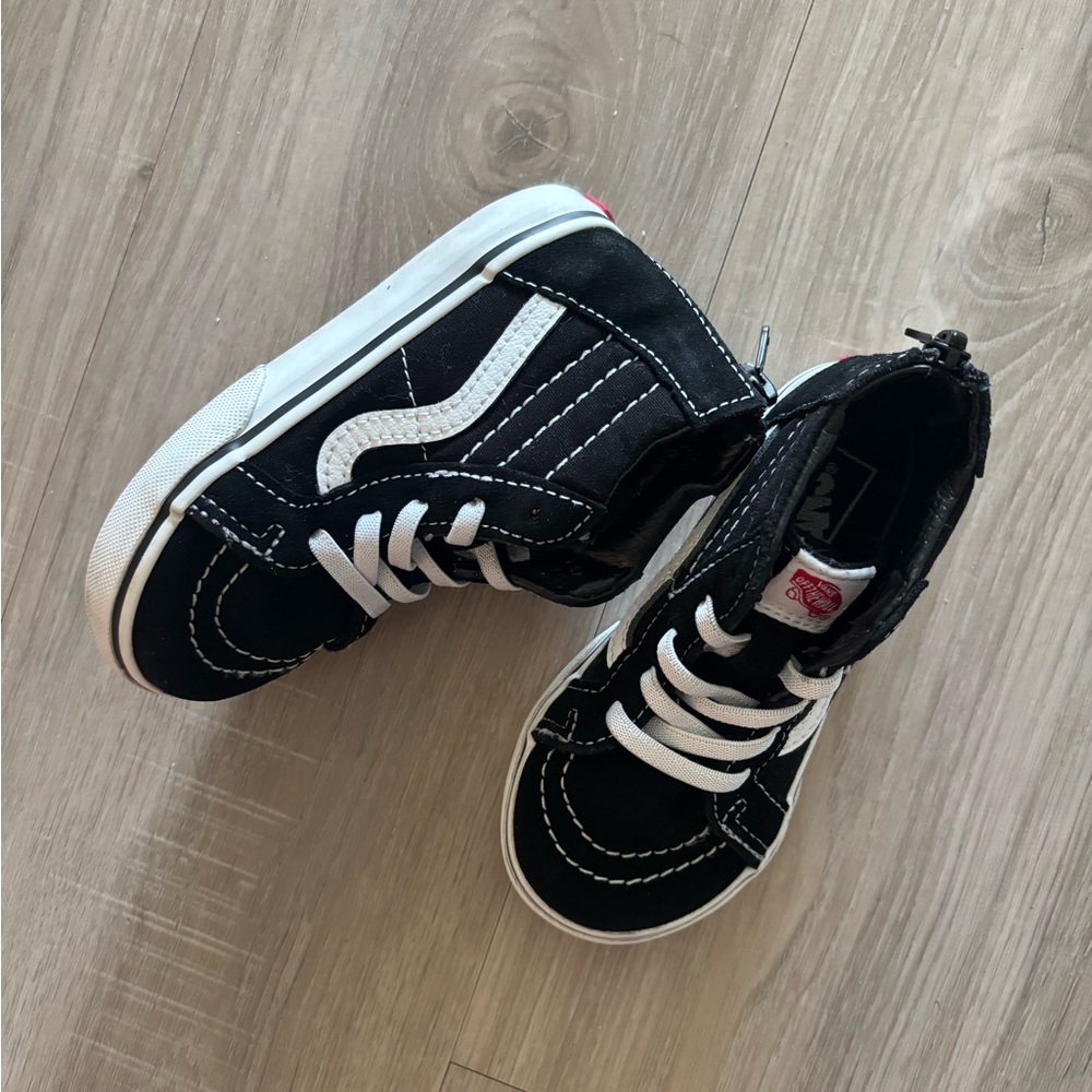 Vans Black High-Top Skate Sneakers in euc size 9c